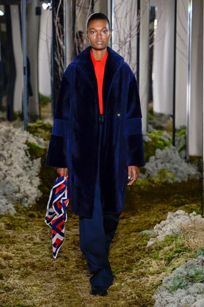 Look 3